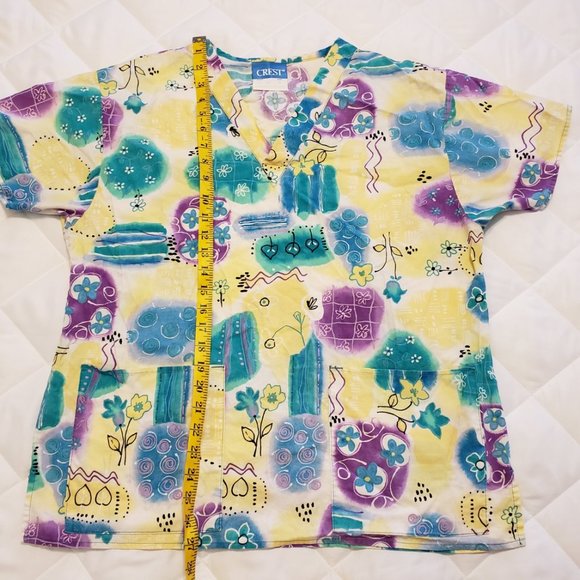Crest Medium Scrub Top- Floral Pattern - Picture 3 of 8